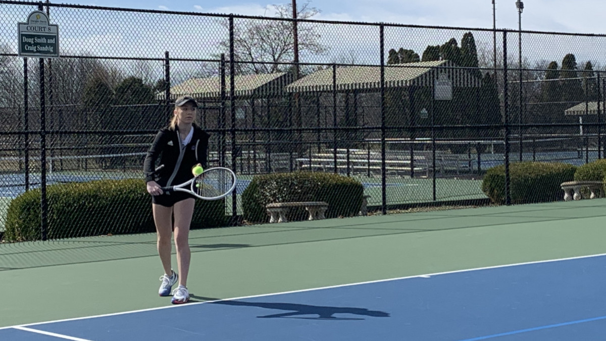 Vikings take both men's and women's tennis matches at UHSP