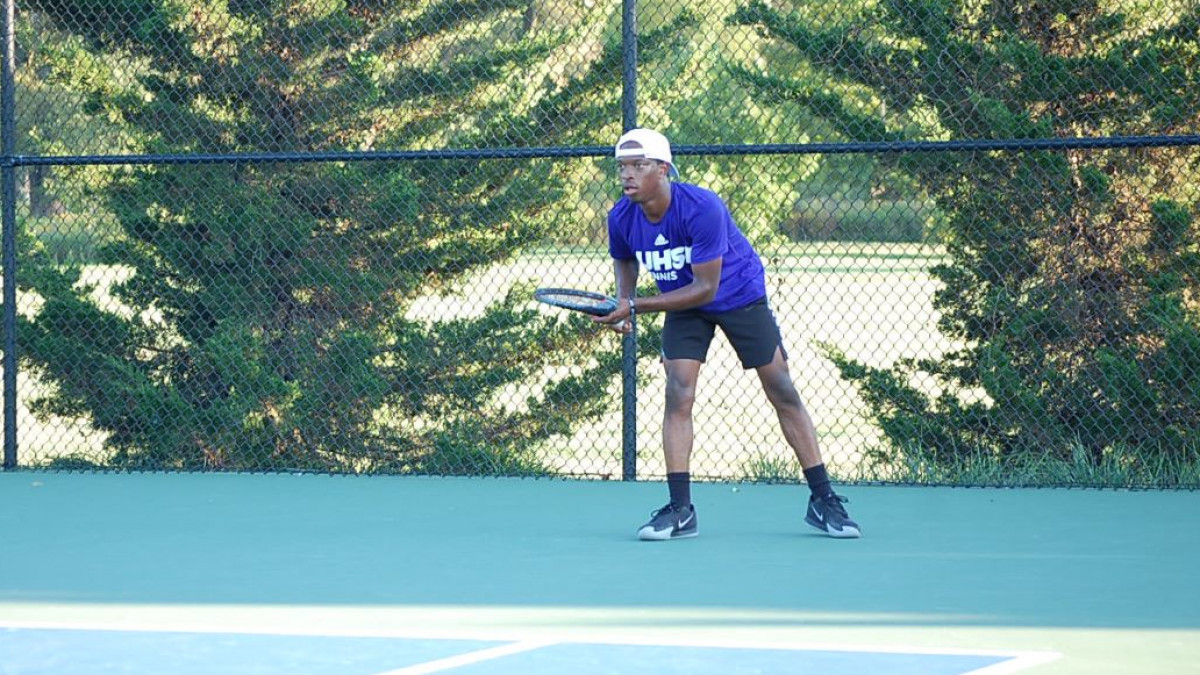 Euts Split at Illinois College